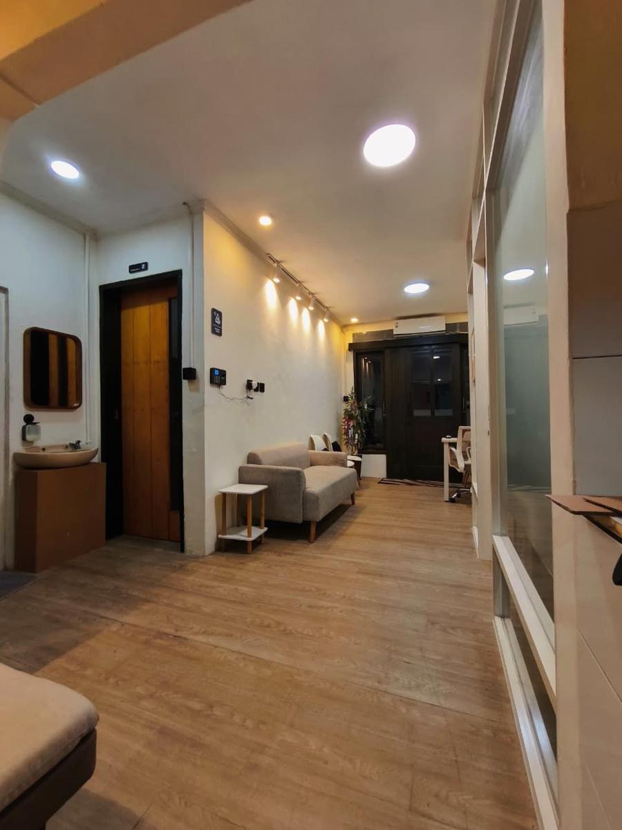 Ruang tunggu kantor Tsubomi Link di Rungkut, Surabaya